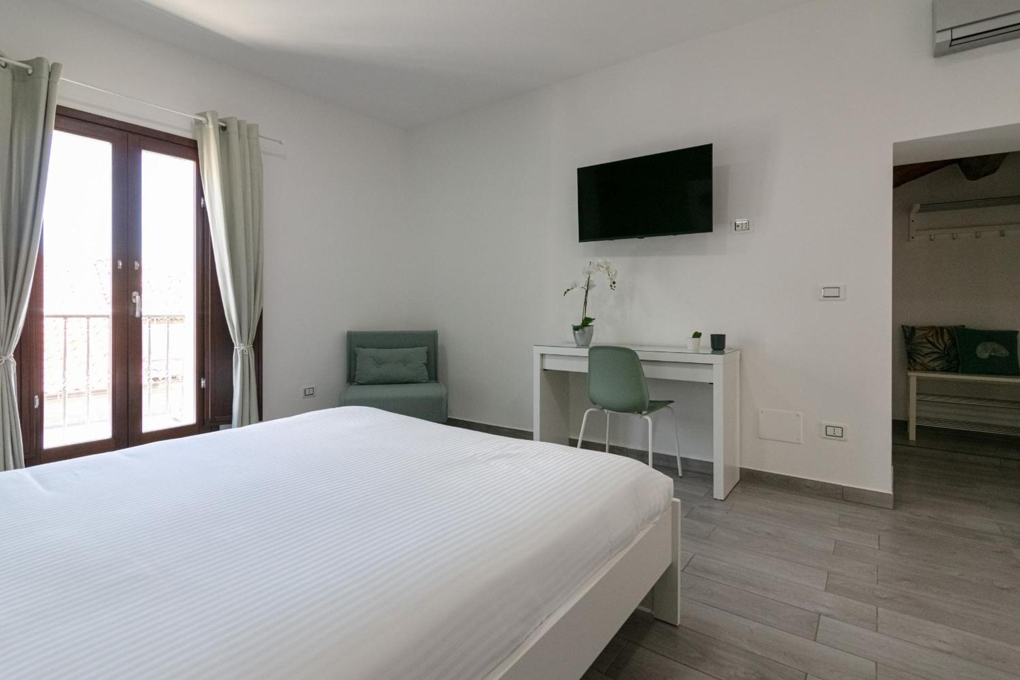 Dea Apartrooms Termoli Bagian luar foto