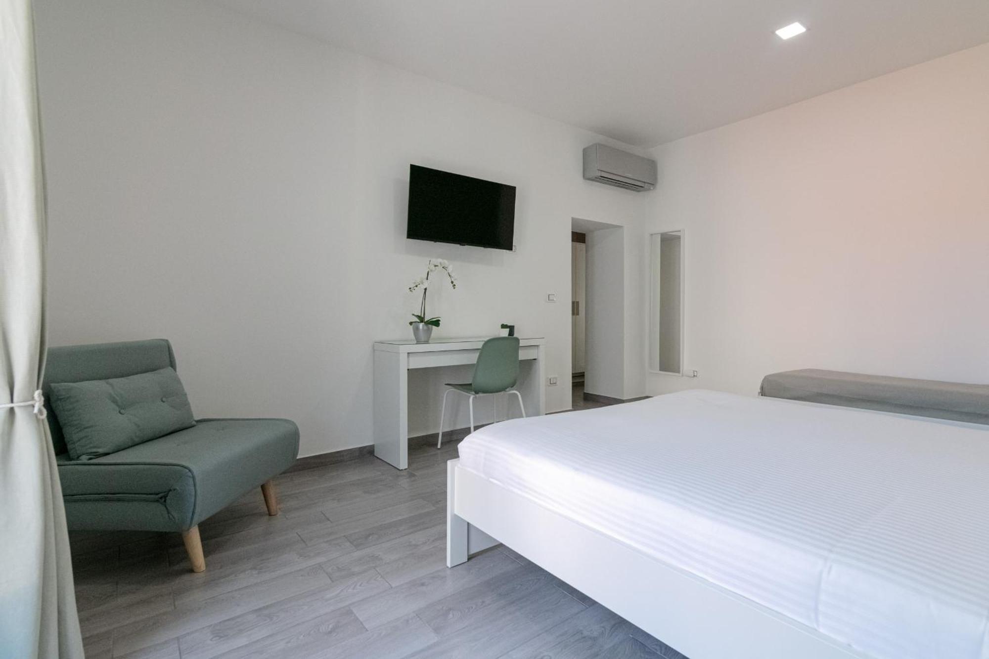 Dea Apartrooms Termoli Bagian luar foto
