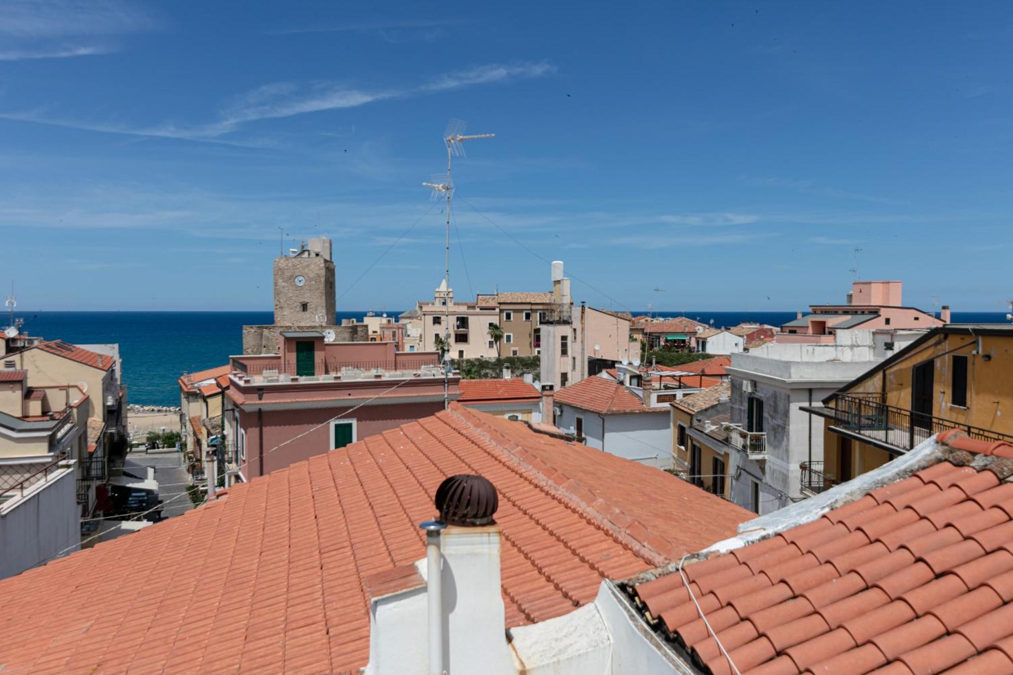 Dea Apartrooms Termoli Bagian luar foto